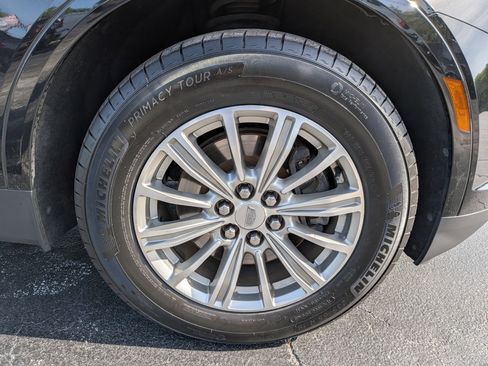 Used 2018 Cadillac XT5 Luxury w/ Driver Awareness Package FWD image 12