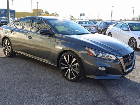 Used 2021 Nissan Altima 2.5 SR image 3