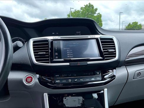Used 2017 Honda Accord Touring image 36