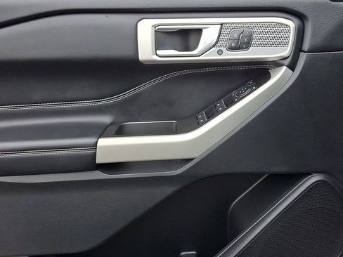 Certified 2022 Ford Explorer Limited w/ Hybrid Equipment Group 310A image 13