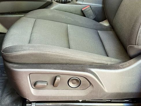Used 2025 Chevrolet Colorado W/T w/ WT Custom Package RWD image 18
