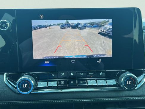 Used 2023 Chevrolet Colorado LT w/ LT Convenience Package II AWD/4WD image 14