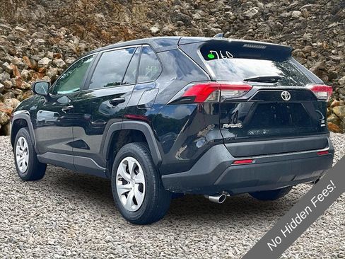 Used 2022 Toyota RAV4 LE AWD/4WD image 11