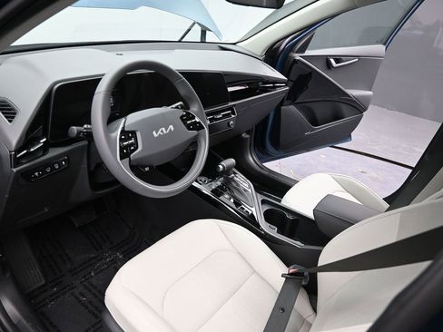New 2026 Kia Niro EX image 18