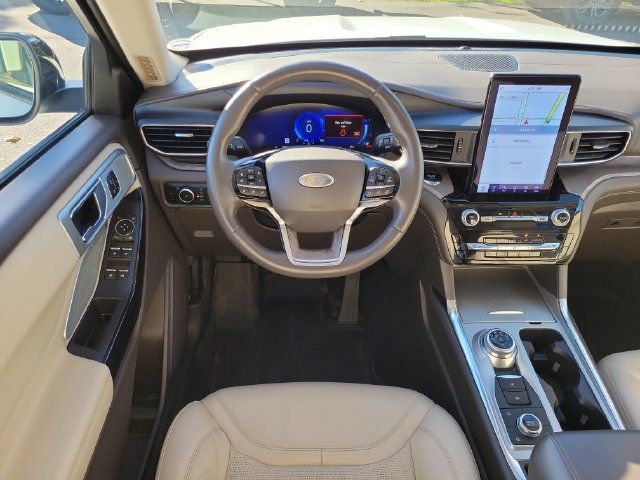 Certified 2023 Ford Explorer Platinum w/ Technology Package AWD/4WD image 32