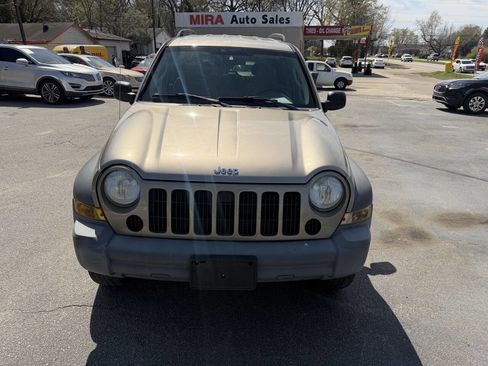 Used 2005 Jeep Liberty Sport image 10