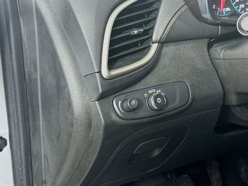 Used 2020 Chevrolet Trax LT w/ LT Convenience Package image 10