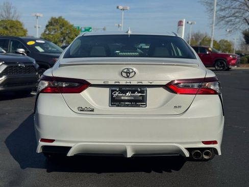 Used 2024 Toyota Camry SE image 10