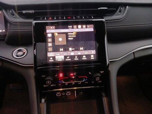 Used 2025 Jeep Grand Cherokee Laredo X w/ Luxury Tech Group I image 23