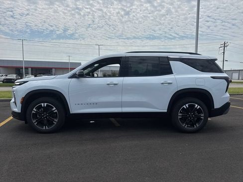New 2027 Chevrolet Traverse LT w/ Sun and Wheel Package FWD image 3