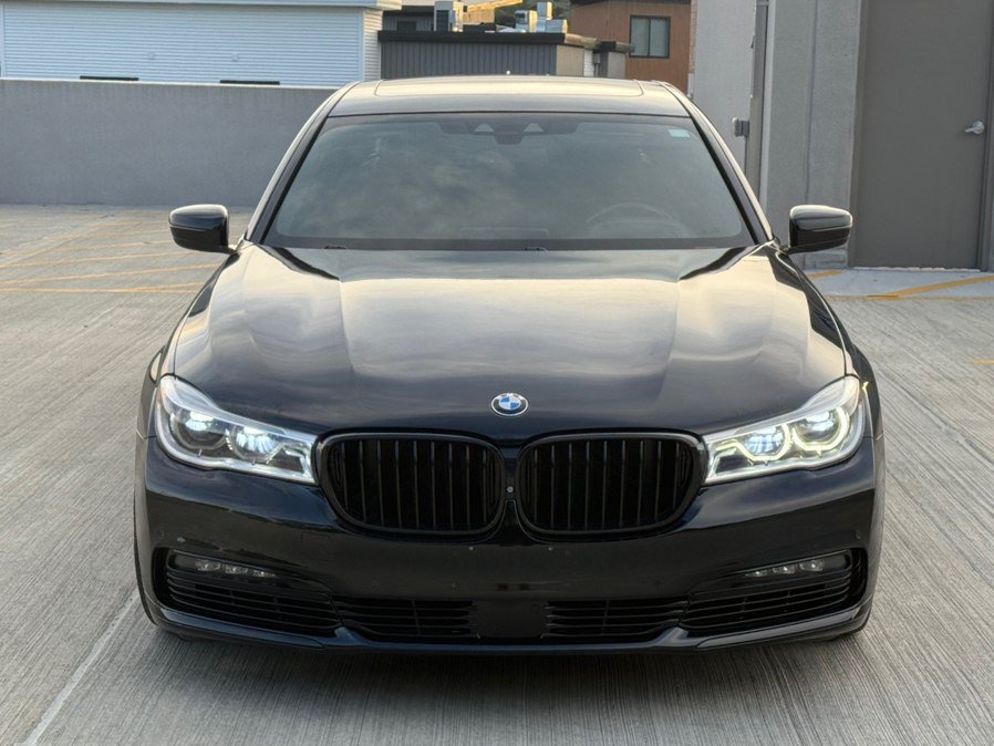 Used 2017 BMW 750i xDrive AWD/4WD image 10
