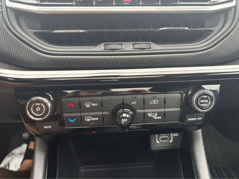 Used 2022 Jeep Compass Latitude w/ Sun and Sound Group AWD/4WD image 22