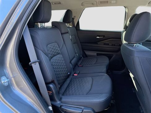 Certified 2022 Nissan Pathfinder SV image 25