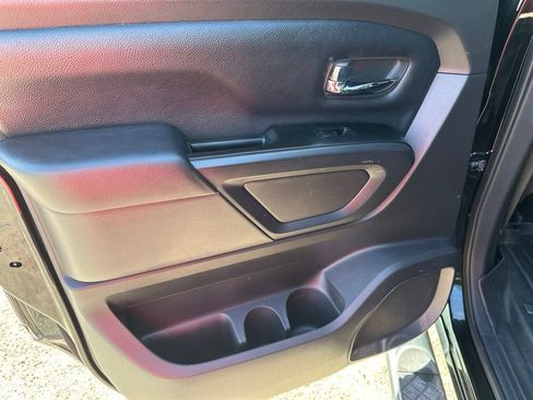 Used 2018 Nissan Titan SV w/ SV Convenience Package AWD/4WD image 16