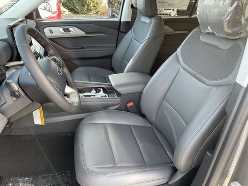 New 2026 Ford Explorer Active w/ Active Comfort Package image 8