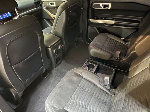 Used 2020 Ford Explorer XLT image 37