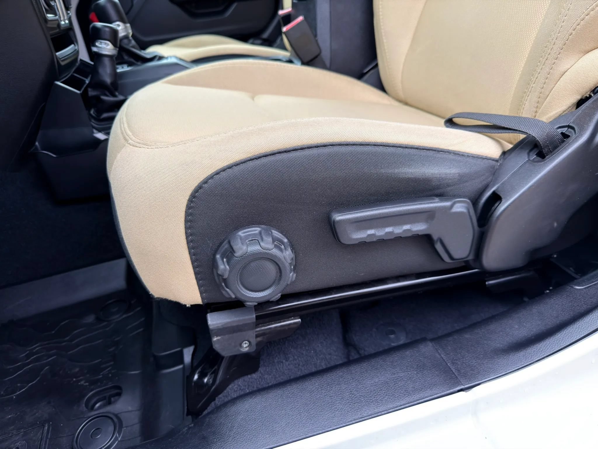Used 2019 Jeep Wrangler Sport AWD/4WD image 40