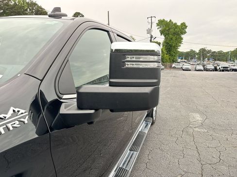 Used 2025 Chevrolet Silverado 1500 High Country w/ High Country Premium Package AWD/4WD image 11