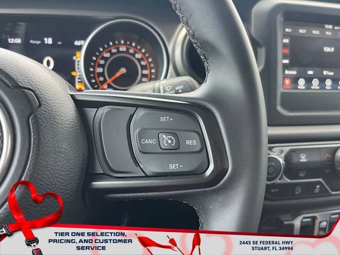 Used 2023 Jeep Gladiator Willys image 28