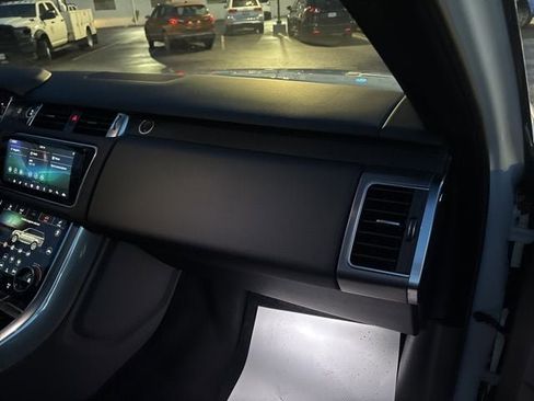 Used 2020 Land Rover Range Rover Sport HSE image 22