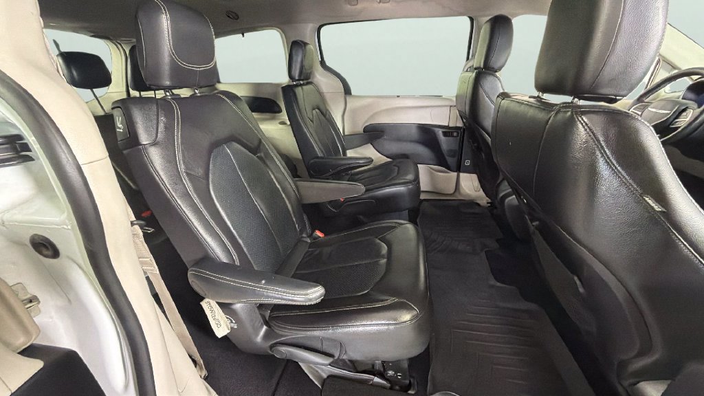 Used 2022 Chrysler Pacifica Touring-L FWD image 31