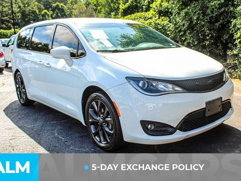 Used 2019 Chrysler Pacifica Touring Plus w/ S Appearance Package FWD image 4