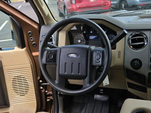 Used 2011 Ford F250 XLT w/ XLT Interior Pkg RWD image 17