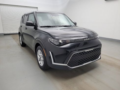 Used 2025 Kia Soul LX image 13