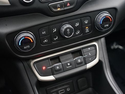 Used 2024 GMC Terrain Denali image 22