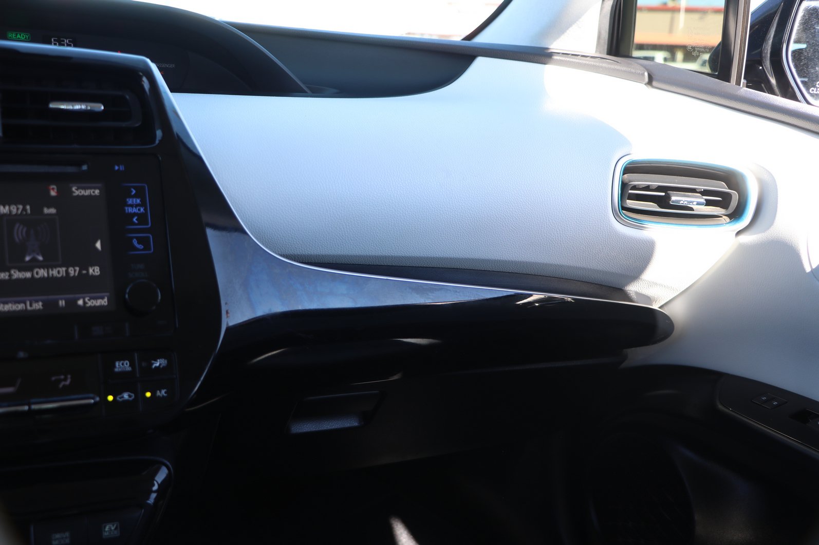 Used 2018 Toyota Prius Three FWD image 26