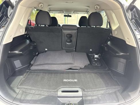Used 2018 Nissan Rogue SV w/ Premium Package FWD image 11
