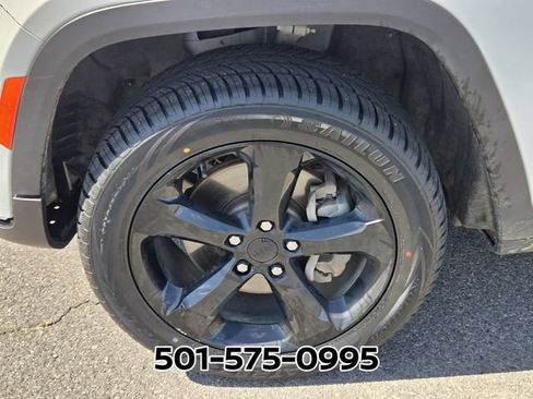 Used 2023 Jeep Grand Cherokee L Laredo AWD/4WD image 19