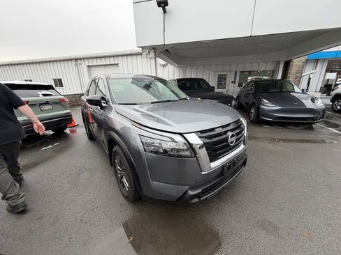 Used 2023 Nissan Pathfinder S image 7