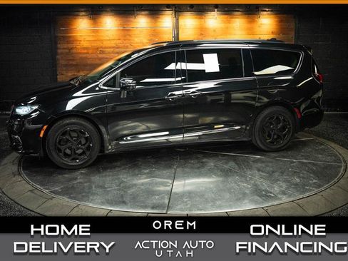 Used 2022 Chrysler Pacifica Limited FWD image 1