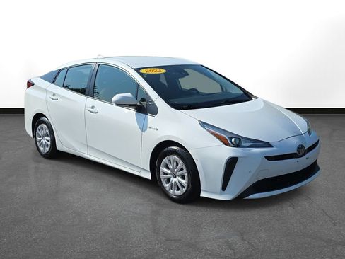 Used 2022 Toyota Prius LE FWD image 3