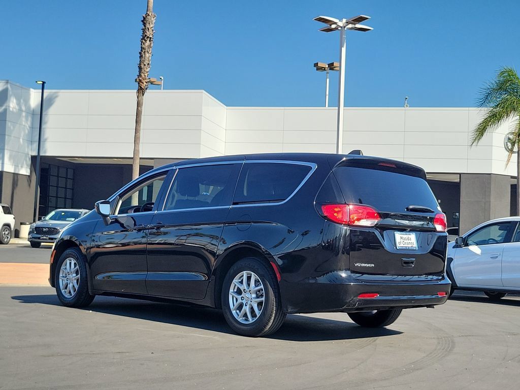 Used 2024 Chrysler Voyager LX FWD image 2