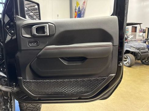 Used 2023 Jeep Gladiator Rubicon w/ Cold Weather Group AWD/4WD image 82