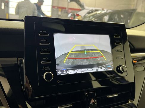 Used 2022 Toyota Camry SE w/ Cold Weather Package image 19