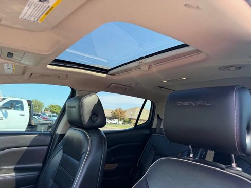 Used 2017 GMC Acadia Denali w/ Technology Package FWD image 29
