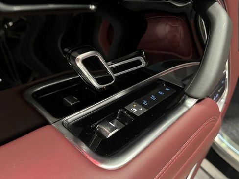 Used 2025 Land Rover Range Rover SE image 23