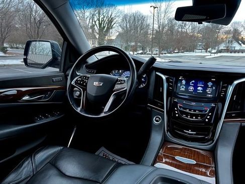 Used 2019 Cadillac Escalade Premium Luxury AWD/4WD image 30