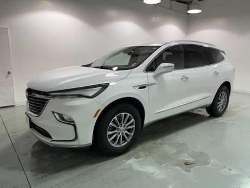 Certified 2023 Buick Enclave Essence image 3