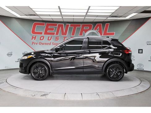 Used 2024 Nissan Kicks S image 3