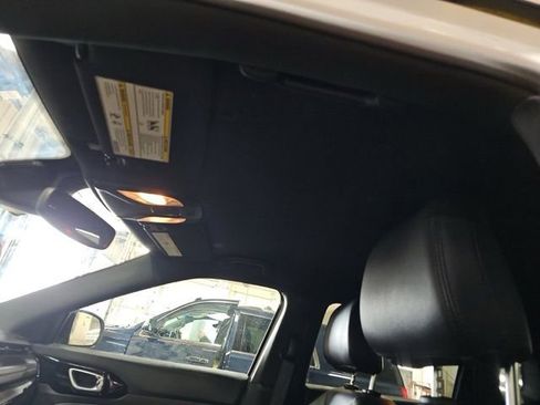 Used 2025 Jeep Compass Trailhawk image 12