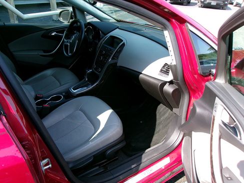 Used 2013 Buick Verano FWD image 9