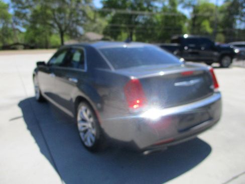 Used 2018 Chrysler 300 Limited w/ Safetytec Plus Group image 9