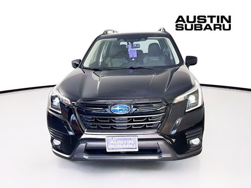 Used 2023 Subaru Forester Premium image 3