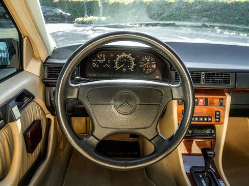 Used 1995 Mercedes-Benz E 320 Sedan image 21