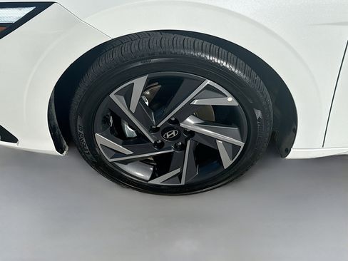 Used 2025 Hyundai Elantra SEL image 36