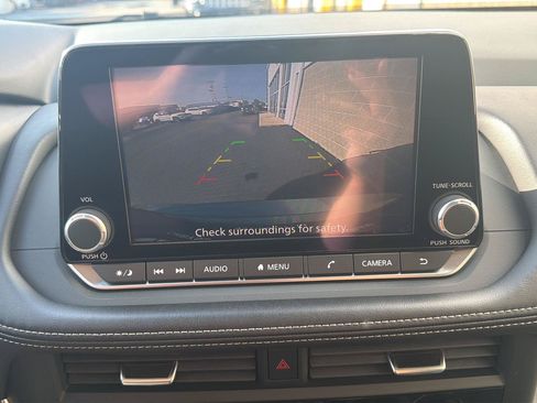 Used 2025 Nissan Rogue SV FWD image 15
